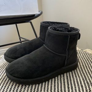 Ugg classic ankle boot.